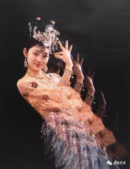 红楼艳谈在线观看,揭秘大观园里的爱恨情仇  第3张